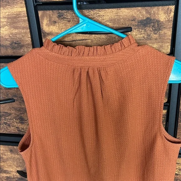 89th & Madison Sleeveless Rust Blouse - Picture 7 of 8
